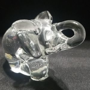 Vintage Glass elephant paperweight🐘